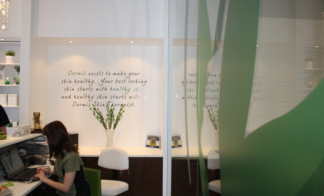 DERMIS SIGNAGE3